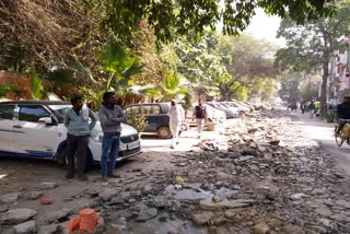 To lay sewer line in Mukherjee Nagar road dug out people are facing problems