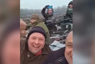 Ukrainians take capturde russian tank