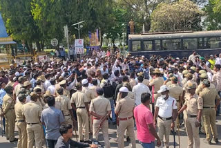 Protest Against Police in Gulbarga: گلبرگہ میں مختلف مسلم تنظیموں کا احتجاج