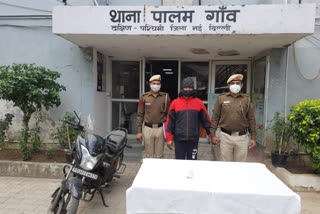 पुलिस की गिरफ्त में आरोपी