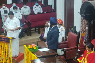 Chennai Deputy Mayor Mahesh Kumar thanks Sabareesan after taking oath