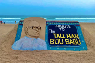 Noted sand artist pays homage to former Odisha CM Biju Patnaik