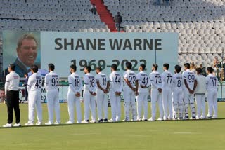 Ind vs SL  Shane Warne  india vs sri lanka  india, sri lanka teams wear black armbands  ഷെയ്‌ൻ വോണിന് ആരവര്‍പ്പിച്ച് ഇന്ത്യയും ശ്രീലങ്കയും  ഇന്ത്യന്‍ ക്രിക്കറ്റ് ടീം കറുത്ത ആംബാന്‍ഡ്  ഷെയ്‌ൻ വോണ്‍