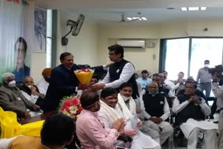 delhi-congress-held-meeting-regarding-digital-membership-campaign-veteran-congress-leaders-were-present