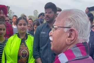 cm khattar met ukraine returned students