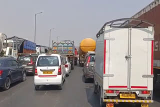 Traffic jam Nashik Mumbai highway