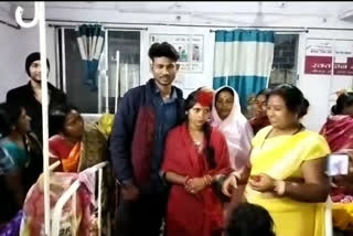 loving couple got married in Godda Sadar Hospital