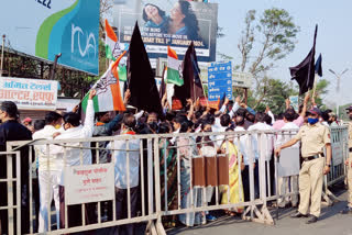 'गो बॅक मोदी' म्हणत काँग्रेसचे पुण्यात आंदोलन