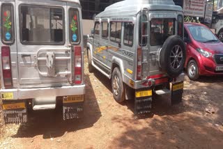 Malappuram RTO seized cruiser vehicle with fake number plate  cruiser vehicle with fake number plate which used to transport students to school  വ്യാജ നമ്പര്‍ പ്ലേറ്റ് ഘടിപ്പിച്ച ക്രൂയിസര്‍ വാഹനം പിടികൂടി  വ്യാജ നമ്പര്‍ പ്ലേറ്റ് ഘടിപ്പിച്ച വാഹനത്തിൽ സ്‌കൂൾ സർവീസ്  വിദ്യാര്‍ഥികളെ സ്‌കൂളിലെത്തിച്ചത് വ്യാജ നമ്പര്‍ പ്ലേറ്റ് ഘടിപ്പിച്ച വാഹനത്തിൽ  ഫിറ്റ്‌നസ് രേഖകളില്ലാത്ത ക്രൂയിസര്‍ വാഹനം മലപ്പുറം ആർടിഒ പിടികൂടി  പെര്‍മിറ്റോ ഇൻഷുറന്‍സോ ഇല്ലാത്ത വാഹനം കസ്റ്റഡിയിൽ