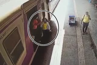 Police Saves life of lady on malad railway station