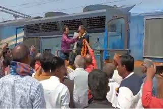 Garib Nawaz Express stoppage started in Begusarai