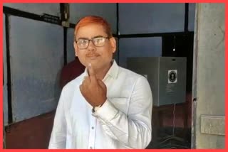 agp-leader-gunindra-nath-das-casts-vote-in-barpeta