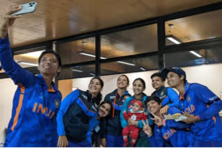 Sportswoman Spirit: Team India shares a sweet moment with Pakistani skipper Bismah Maroof's baby daughter
