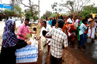 பால் குடம் எடுத்த பக்தர்களுக்கு மோர் தந்த இஸ்லாமிய மக்கள் : திருச்சியில் நெகிழ்ச்சி..!