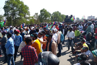 ajsu-vidhansabha-gherav-karyakram-sudesh-mahto-addressing-to-workers-in-dharna-on-ranchi-ring-road