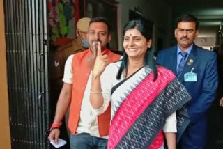 Union Minister and Apna Dal (S) president Anupriya Patel after casting her vote talked to reporters. She said the breeze of voting trends in favor of NDA has turned Tsunami.
