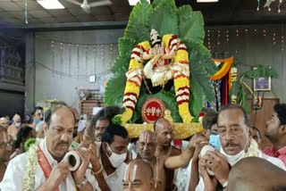 Swami in Vatapatrasai decoration