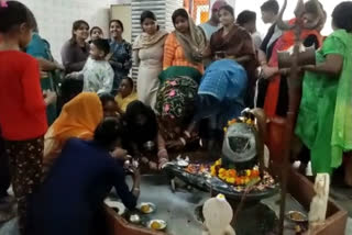 Lord Nandi drinking milk in Delhi