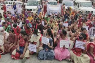 Protest On Womens Day 2022 : આંતરરાષ્ટ્રીય મહિલા દિવસે સાંભળો વડોદરામાં સમાન કામ સમાન વેતનની માગ