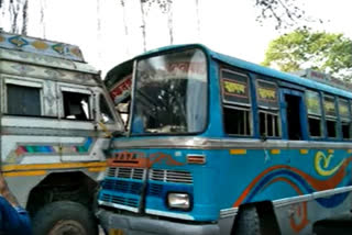 lorry-collided-head-on-with-a-passenger-bus-in-shantipur