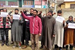 Sweepers Protest in Bandipora: بانڈی پورہ میونسپل کونسل کے خاکروبوں کا احتجاج