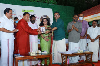 Divya S Iyer IAS book released  ദിവ്യ എസ് അയ്യര്‍ ഐ.എ.എസിന്‍റെ പുസ്തകം പ്രകാശനം ചെയ്തു  കൈയൊപ്പിട്ട വഴികള്‍' പ്രകാശനം ചെയ്തു