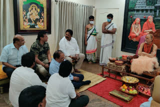 Telugu film Celebrities visit sharadhapit
