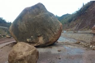 jammu-srinagar-national-highway-closed-due-to-land-slide