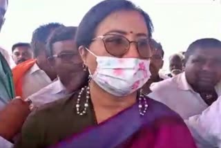 Clash between MP Sumalatha ambarish and JDS activists