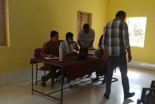 रिश्वत लेते हुए तहसील कार्यालय में पदस्थ रीडर गिरफ्तार