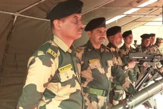 Border Security Force displaying weapons  Azadi ka Amrit Mahotsav program  BSF raising awareness of weapons  Weapons on display at BSF camp in Srinagar  ശ്രീനഗർ ബിഎസ്എഫ് ആയുധ പ്രദർശനം  ശ്രീനഗറിൽ ജനങ്ങൾക്കായി ആയുധ പ്രദർശനം  ആസാദി കാ അമൃത് മഹോത്സവ്  ആയുധം പ്രദർശിപ്പിച്ച് അതിർത്തി രക്ഷാ സേന  Azadi ka Amrit Mahotsav