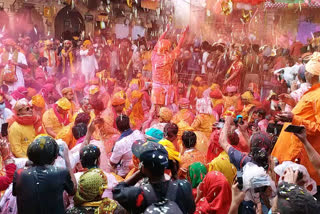 Lathmar Holi in Mathura  Barsana holi 2022  Lathmar Holi in Uttar Pradesh  ಮಥುರಾದಲ್ಲಿ ಲಾತ್ಮಾರಾ ಹೋಳಿ ಆಚರಣೆ  ಬರ್ಸಾನಾ ಹೋಳಿ 2022  ಉತ್ತರಪ್ರದೇಶದಲ್ಲಿ ಲಾತ್ಮಾರಾ ಹೋಳಿ ಆಚರಣೆ