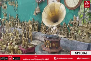 Antiques In bhavnagar: 30 વર્ષથી એન્ટિક ચીજવસ્તુઓનું વેચાણ કરીને રોજીરોટી કમાઈ રહ્યો છે ભાવનગરનો આ મુસ્લિમ પરિવાર