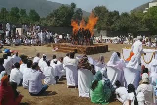 Punit Acharyaji passed away: બ્રહ્મલીન થયેલા પુનિત આચાર્ય મહારાજનો નિષ્પ્રાણ દેહ થયો પંચમહાભૂતમાં વિલીન