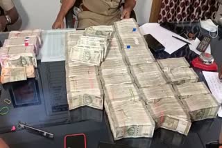 Two held for money laundering in Malappuram  Malappuram money laundering Two held  മലപ്പുറം കുഴൽപ്പണവേട്ട  കുഴൽപണം കടത്തിയ രണ്ട് പേർ പിടിയിൽ  കള്ളപ്പണം വെളുപ്പിക്കൽ എറണാകുളം തോപ്പുംപടി സ്വദേശികൾ പിടിയിൽ