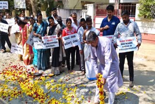 Bangalore Malleshwaram people are protest for road repair