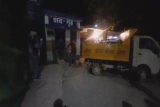 dead body thrown by garbage vehicle in damoh