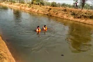 Speeding tractor fell into the canal