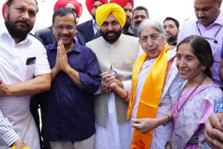 Punjab CM-designate Mann, Kejriwal pay visit to Amritsar Golden Temple