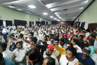 Congress division level workers conference in Jamshedpur FM Rameshwar Oraon left conference on uproar