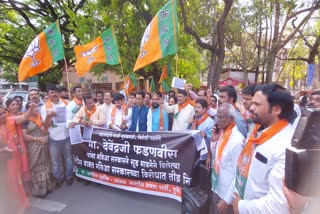 pune bjp protest against mahavikas aghadhi gov over devendra fadnavis getting notice