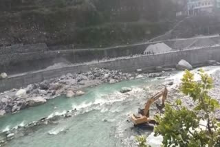 stone-pelting-from-nepal-side-on-kali-river-embankment-construction