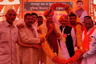 Rajyavardhan Singh Rathore on Jaipur Delhi Highway