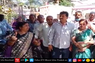 Snaching  Varanasi latest news  etv bharat up news  Varanasi crime news  कालभैरव मंदिर में दर्शन  कर्नाटक की महिला  महिला का गायब हुआ चेन  chain of a woman from Karnataka  went missing during darshan  Kalabhairav ​Temple in Varanasi  कालभैरव मंदिर में दर्शन-पूजन  कर्नाटक से काशी  कर्नाटक की मल्लमा  chain Snaching