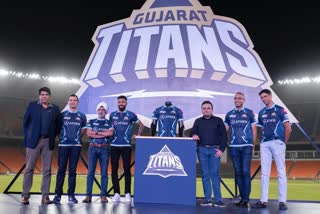 Gujarat Titans  Gujarat Titans launch their Official Team jersey  ഗുജറാത്ത് ടൈറ്റന്‍സ്  ഗുജറാത്ത് ടൈറ്റന്‍സ് ജേഴ്‌സി അവതരിപ്പിച്ചു  ഹാര്‍ദിക് പാണ്ഡ്യ  Hardik Pandya  ഐപിഎല്‍  IPL