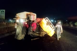 Accident in Solapur : ଟ୍ରାକ୍ଟରକୁ ଧକ୍କା ଦେଲା ଟ୍ରକ, ୭ମୃତ, ୪୦ ଆହତ