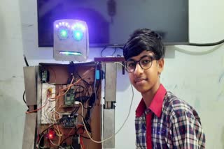 ninth standard student built robot named rapsi  നിര്‍മിത ബുദ്ധിയുള്ള റോബോട്ട് റാപ്സി  ഒമ്പതാം ക്ലാസുകാരന്‍ റോബോട്ടിനെ നിര്‍മ്മിച്ചു  സിദാന്‍ ഷനാസ്  student built robot in kerala