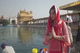 actress juhi babbar visit to Sri Harmandir Sahib golden temple