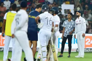 Fans enter cricket ground, Fan takes selfie with Kohli, Fans breach security during India Sri Lanka Test, India Sri Lanka Test news