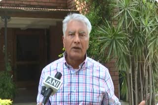 Sunil Jakhar targets Ambika Soni